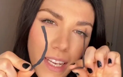 You’ve been using an eyelash curler all wrong… do it this way to make your lashes REALLY flutter
